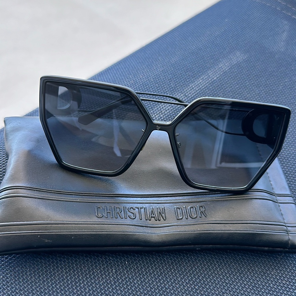 DIOR 30MONTAIGNE BUTTERFLY SUNGLASSES IN BLACK AUTHENTIC LIKE NEW